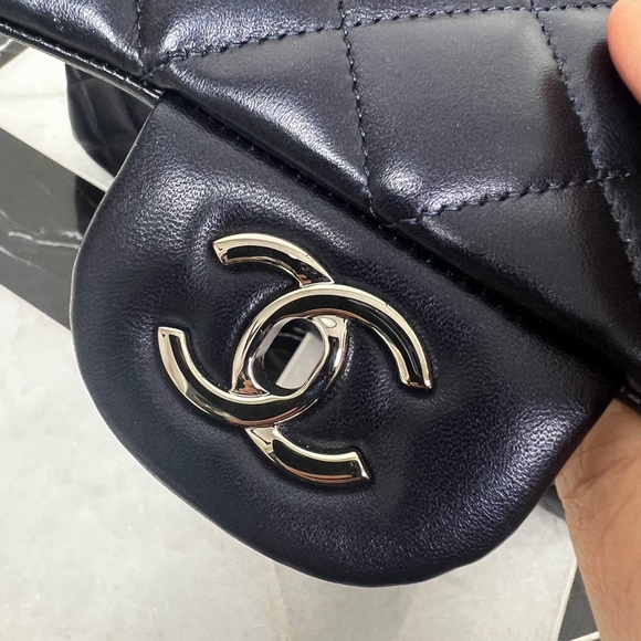 Chanel Jumbo Double Flap Bag in Iridescent Metallic Navy Blue - Picture 9 of 11
